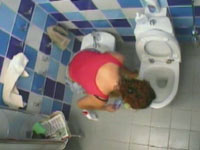 GF2: GIORNO 22 - 10 11 bagno - Gay.it