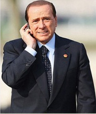 Berlusconi ancora sui gay: "Anche con un uomo se insistesse" - 2berlusconisilvioF2 - Gay.it