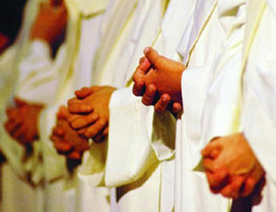 Preti gay, il giornalista: "Solo alcuni dei tantissimi casi" - abbateF1 - Gay.it