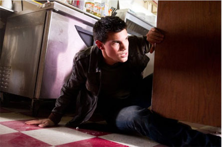 "Abduction", è caccia al lupo per il bel Taylor Lautner - abductionF1 - Gay.it