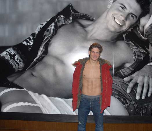 Arriva anche in Italia Abercrombie & Fitch - aberF1 - Gay.it