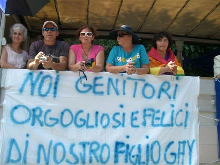 Omofobia, identificati sette genitori durante il sit-in - agedofermatiF2 - Gay.it