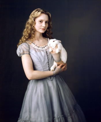 "Alice in Wonderland" diventa gotica e gender per Tim Burton - alicewonder4 - Gay.it