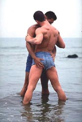 AMARSI FRA UOMINI - amore2 - Gay.it