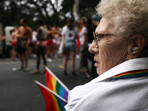 "Angelo Azzurro": il progetto romano per le persone lgbt anziane - angelo azzurro2 - Gay.it
