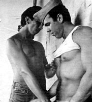 CERCASI AMICO DEVOTO… - annunci vintage01 - Gay.it