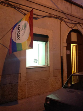 Vandalismo contro Arcigay Bat, Patané: "Intervenga la città" - arcigay batF2 - Gay.it