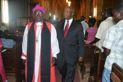 Uganda: la chiesa prepara esorcismi e percosse per "curare" i gay - arcivescovo uganda2 - Gay.it