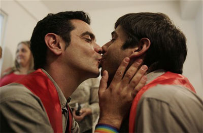 Buenos Aires ammette il primo matrimonio in Argentina - argentinacoppiaF1 - Gay.it
