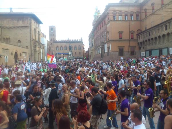 In migliaia al Pride di Bologna. Nozze subito - Au9cN1TCAAE 3uW - Gay.it