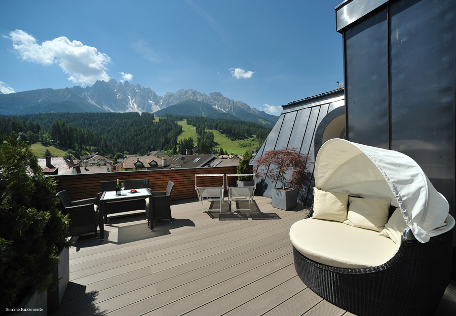 Un soggiorno da Dolce Vita, tra le romantiche vette delle Dolomiti - Aussicht Neu - Gay.it