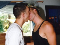 SAN VALENTINO? MAI ESISTITO! - Bacio1 - Gay.it