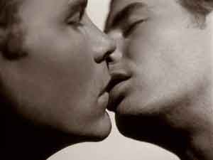 BACIARE È FARE SESSO? - bacio20 - Gay.it