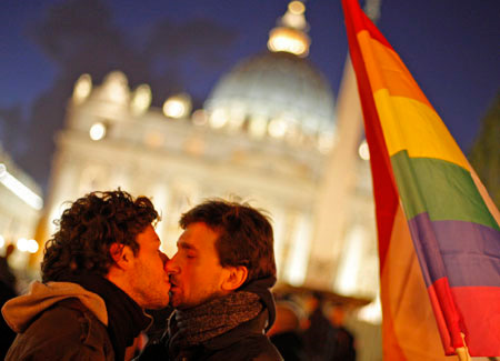 Bacio gay, il Sindaco: "Ma che omofobia, è rissa tra ladri" - bacio pignataro reazioni F3 - Gay.it