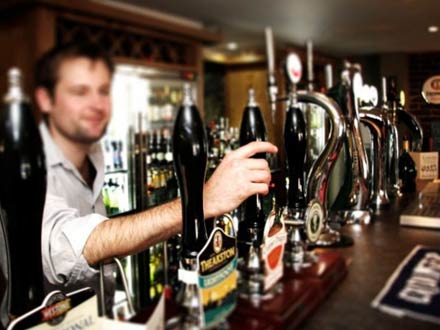 Apre l'unico bar gay del Ticino: "Qui siamo visti con preoccupazione" - bar york omofobo - Gay.it