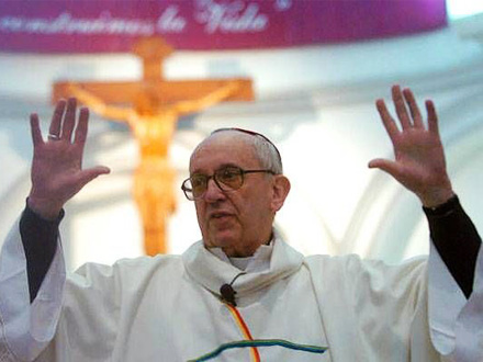 Gruppo gay cristiano scrive a Bergoglio. Lui risponde: "Vi benedico" - bergoglioBASE - Gay.it