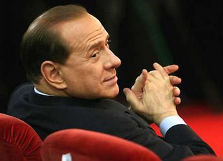 Berlusconi "sventola" il lobo: "Ci prendono per gay" - berlugayF1 - Gay.it