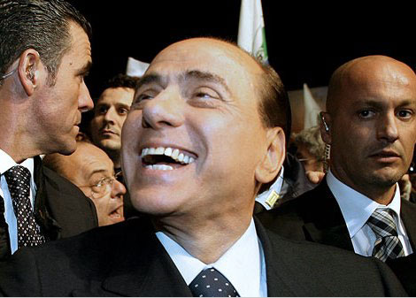 Berlusconi "sventola" il lobo: "Ci prendono per gay" - berlugayF3 - Gay.it