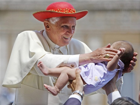 Bertone: "La pedofilia? Colpa degli omosessuali" - bertonepedofiliaF3 - Gay.it