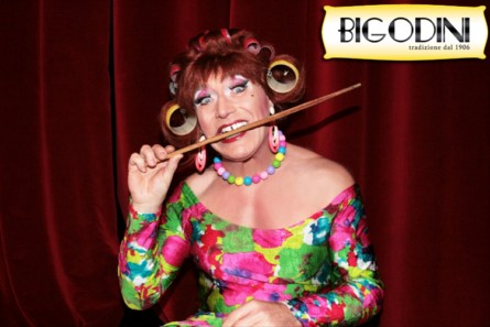 Apre Bigodini, e in Toscana arriva la cena "en travesti" - bigodinistoria3 - Gay.it