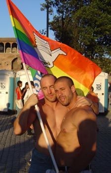 NIENTE BACI TRA PALESTRATI! - bobybuilder pride03 - Gay.it