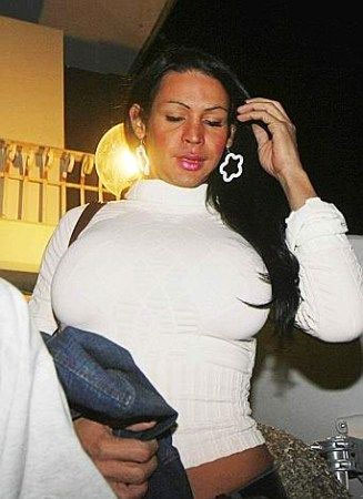C'è anche "chiappe d'oro" nel computer di Brenda? - Gay.it