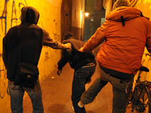 Civitavecchia: botte a un diciannovenne perchè gay - bullismo trevisoBASE - Gay.it