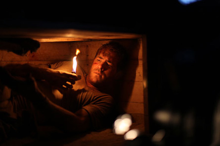 Ryan Reynolds in "Buried - Sepolto": la morte mi fa bello - buriedF2 - Gay.it