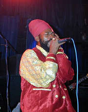 ANTI-GAY SI PENTE, PER CANTARE - Capleton2 - Gay.it