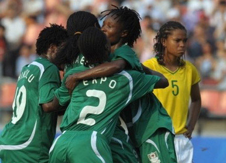 "Fuori le lesbiche dalla nazionale di calcio nigeriana: scovatele" - calcio nigeriaF2 - Gay.it