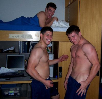 Etero che toccano etero - cameratismofrat - Gay.it
