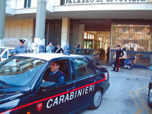 Stupro dei Carabineri, il vigile si difende: "sono gay" - carabinieri torreBASE - Gay.it
