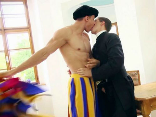 Giro di escort gay nella Chiesa romana: parla uno dei gigolò - chiesa gay base - Gay.it