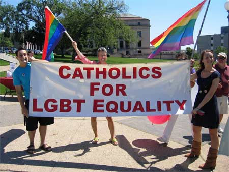 I soldi della Chiesa per le campagne contro le nozze gay - chiesa usaF2 - Gay.it