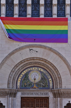 "No froci": l'estrema destra romana contro la Chiesa Valdese - chiesa valdese3 - Gay.it