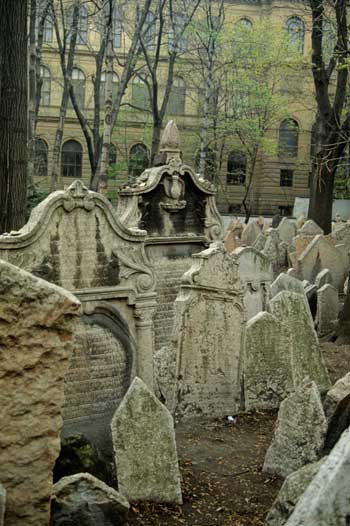 Insieme in vita, separati da morti - cimiteroloculiF2 - Gay.it