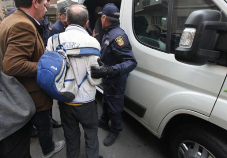 Blitz nel cinema hard: denunciati prostituti e clienti - cinema hard romaF2 - Gay.it