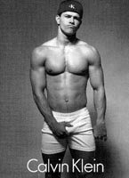 MARK WAHLBERG: SPOGLIARELLISTA PER CASO - ck7big - Gay.it