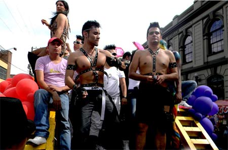 Colombia: la Corte Costituzionale chiede legge su nozze gay - colombiaF2 - Gay.it