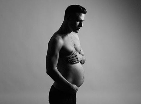 Colton Haynes festeggia i 4 milioni di insta-followers...col pancione! - colton haynes pancione - Gay.it