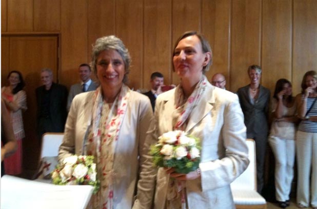 Paola Concia e la compagna Ricarda oggi spose a Francoforte - conciasposa F3 - Gay.it