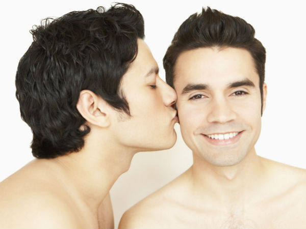 I visitatori di Gay.it e l'HIV: ecco le risposte ai nostri test - coppia gay bacio - Gay.it