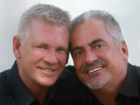 Sì a risarcimento per il partner. Ma "gay non è famiglia" - coppia dallasBASE - Gay.it