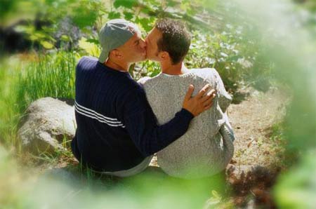 Il 21 marzo inizia la "Primavera di una nuova era" - coppia paviaF3 - Gay.it