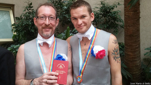 Coppia gay di Sochi scappa in Argentina per sposarsi - coppia sochi1 - Gay.it