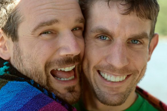 Gay brasiliano rischia rimpatrio: le nozze con un italiano non valide - coppiagaymutuoF1 - Gay.it