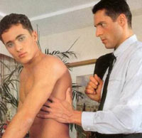 EROTISMO IN UFFICIO - cravatte01 - Gay.it