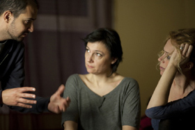 Camminando verso: amore lesbo e la crudele guerra in Bosnia - cuzzilloF2 - Gay.it
