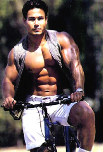 MUSCOLI SU DUE RUOTE - cyclette01 - Gay.it