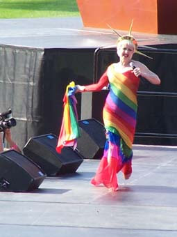 Cyndi Lauper: "I giovani LGBT senzatetto devono diventare priorità!" - cyndi lauper sostiene lgbt Gay - Gay.it